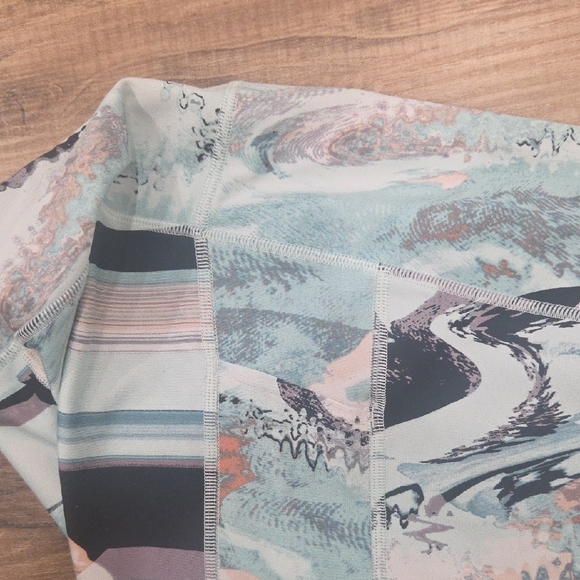 Under Armour Multicolor Abstract Leggings - Picture 7 of 7